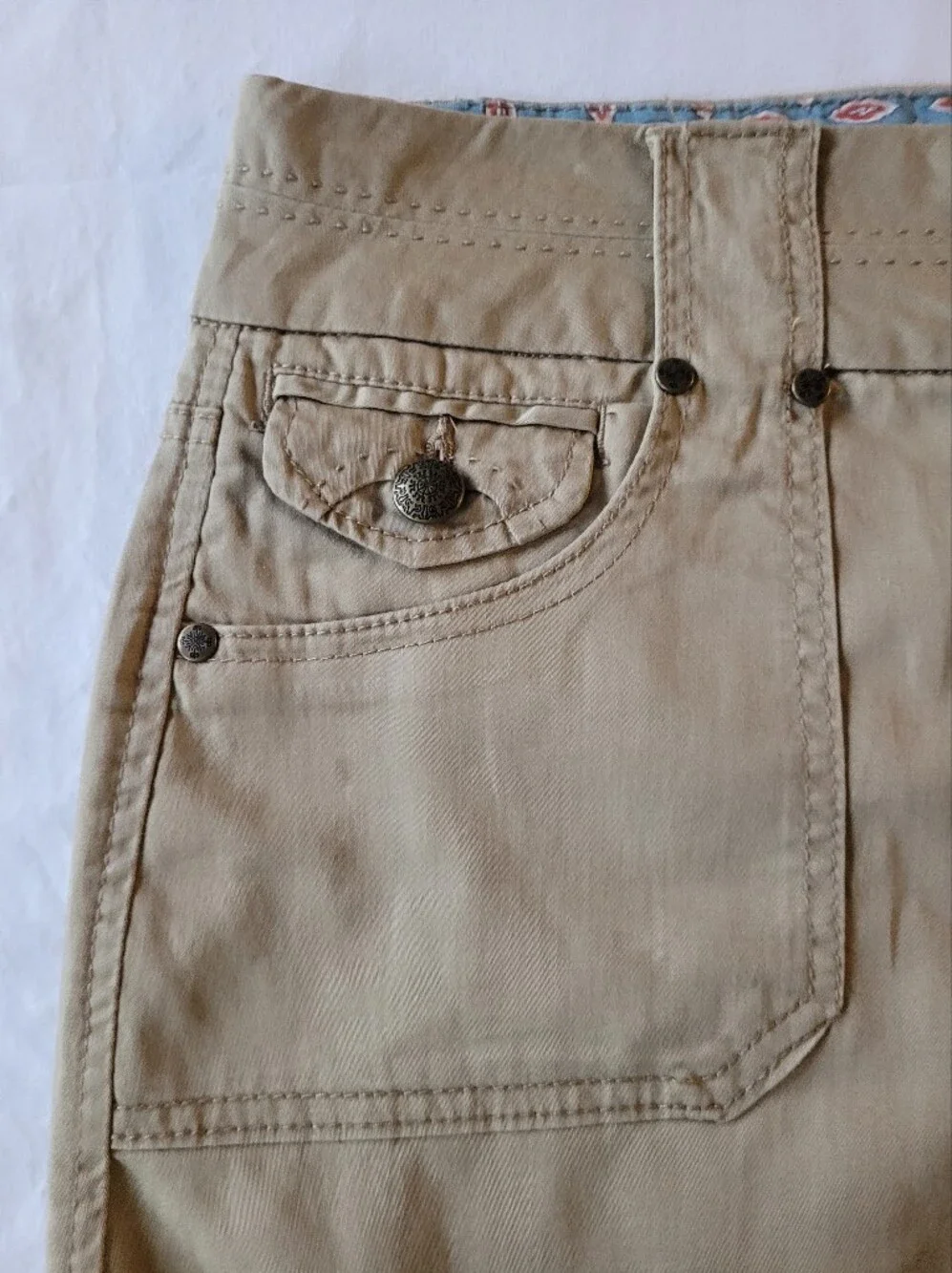 One 5 One Women's Casual Khaki Shorts Size 12 - Picture 2 of 11